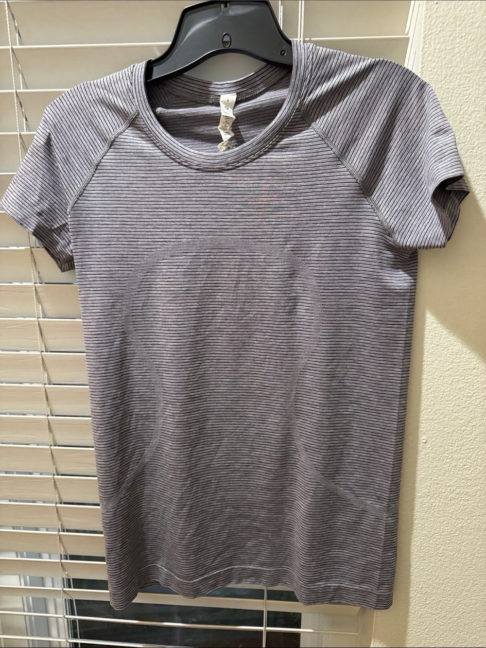Lululemon Swiftly Tech Short-Sleeve Shirt 2.0
Hip Length size 8